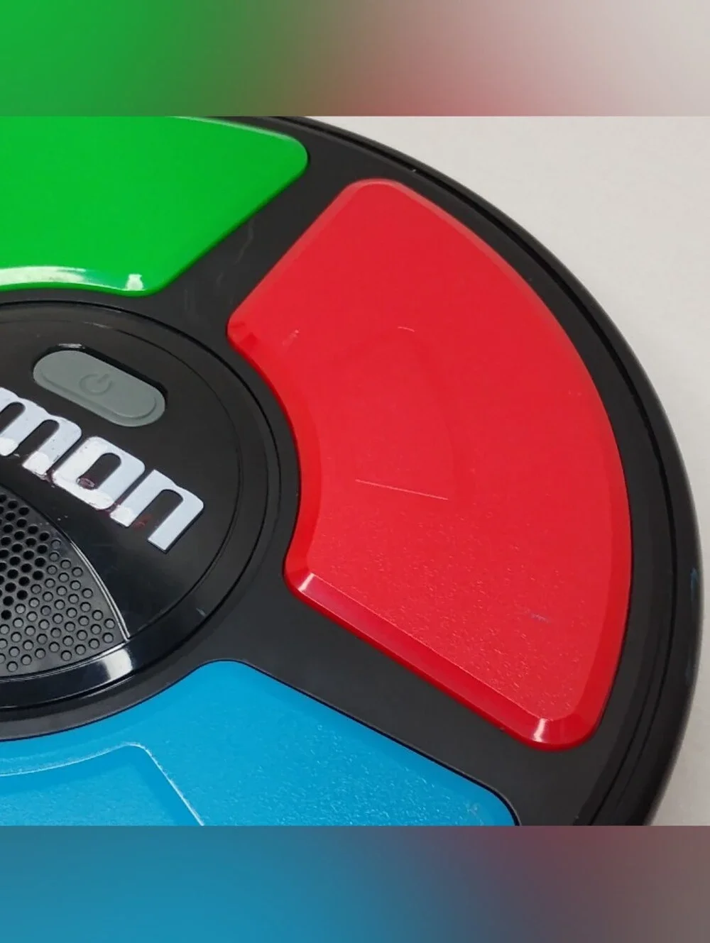 Simon Says Hasbro 2015 Classic Memory Game Toy Fun Travel Handheld Sound & Color